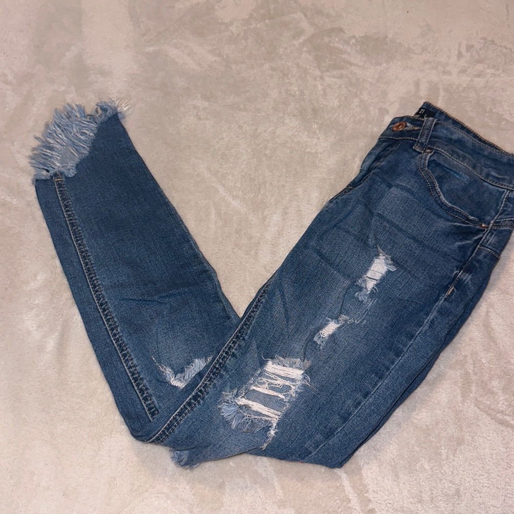 Forever 21 ripped jeans size 26